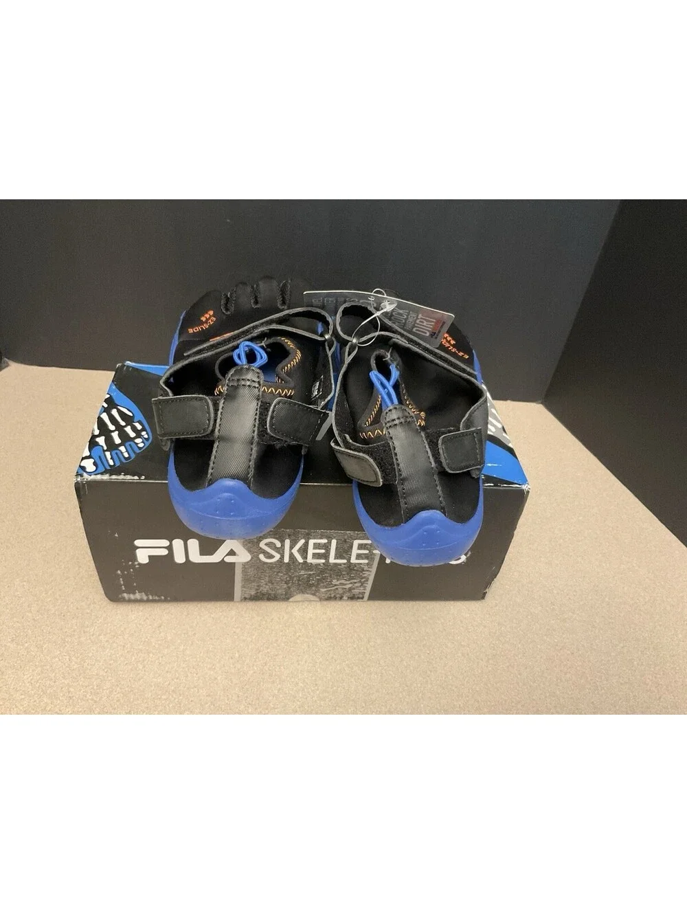 New! Mens Fila Skele-Toes EZ Slide Drainage Hiking/Water/Outdoor Shoes. Size 9.